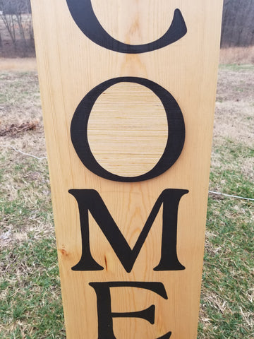 Interchangeable Season Piece - Letter O Black with Weathered Oak Background